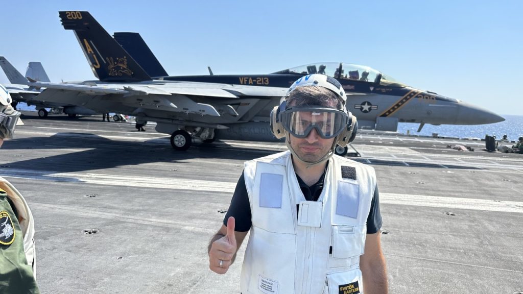 Selçuk Bayraktar ABD uçak gemisinde