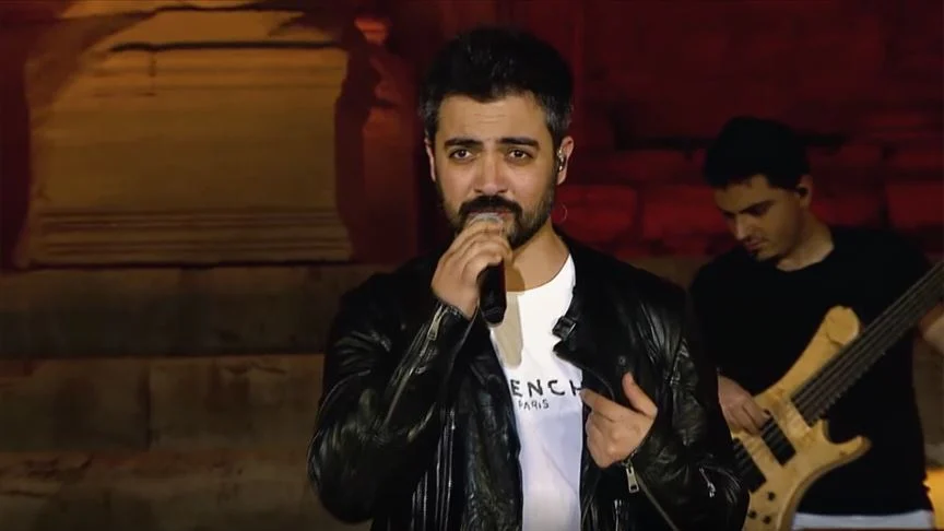 Ev kirasına isyan eden şarkıcı Türkiye’yi terk ediyor! Bakın nereye gidiyor