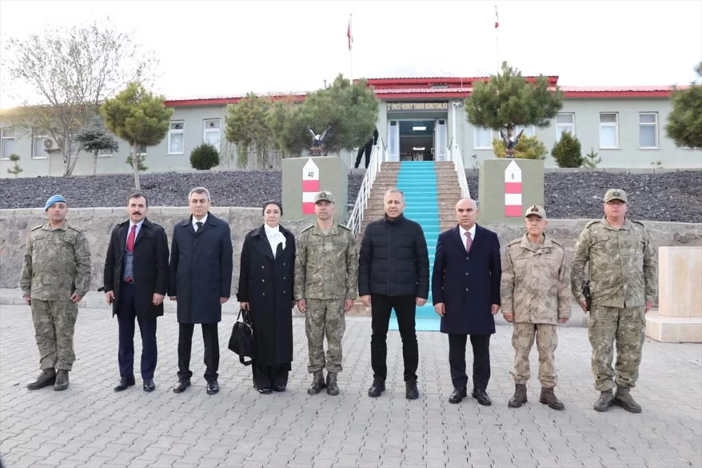 İçişleri Bakanı Yerlikaya Tabur Komutanlığını ziyaret edip o rakamı açıkladı