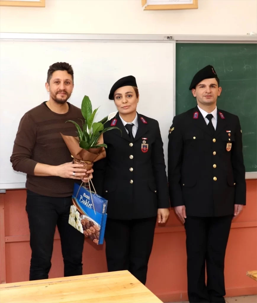 Jandarmadan  öğretmenlere sürpriz ziyaret