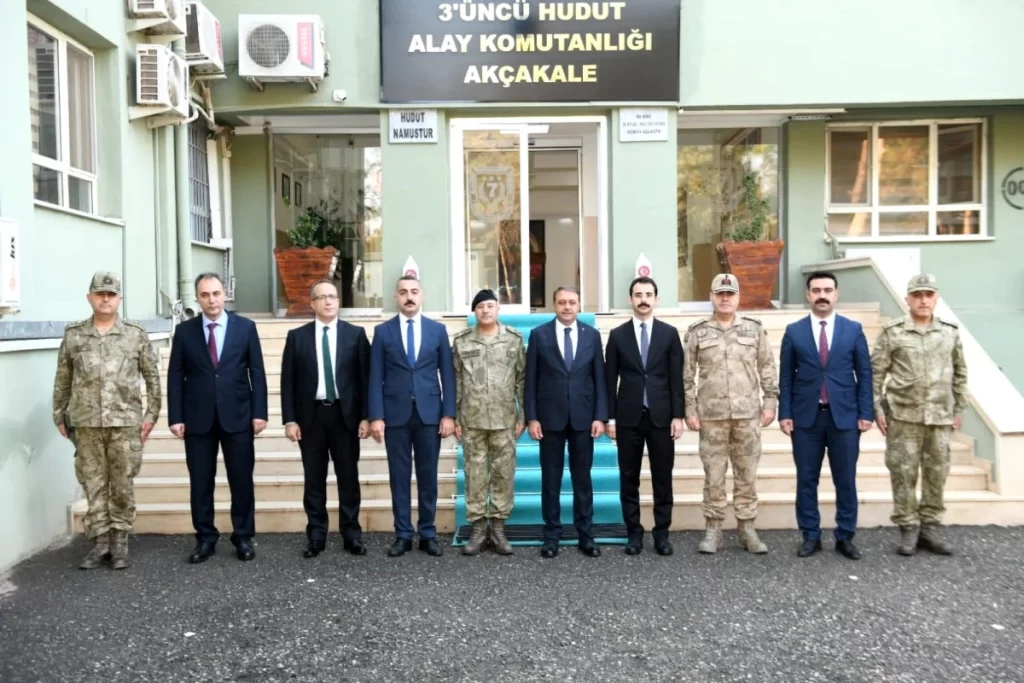 Vali Askeri Birlikleri Ziyaret Etti