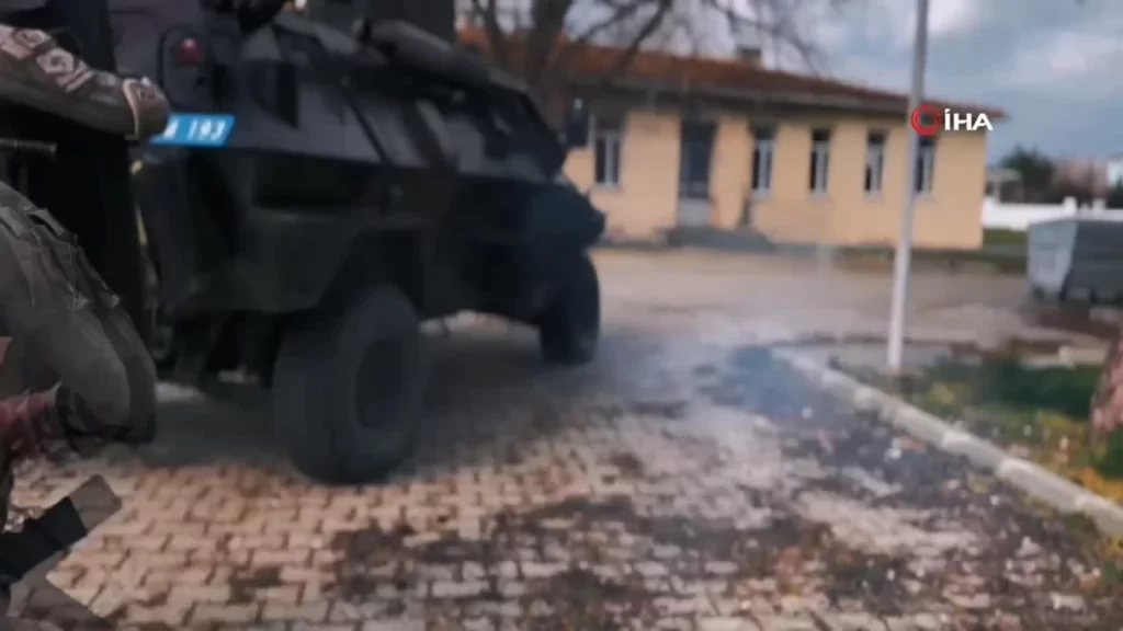 Jandarma Komandoların meskun mahal tatbikatı nefes kesti