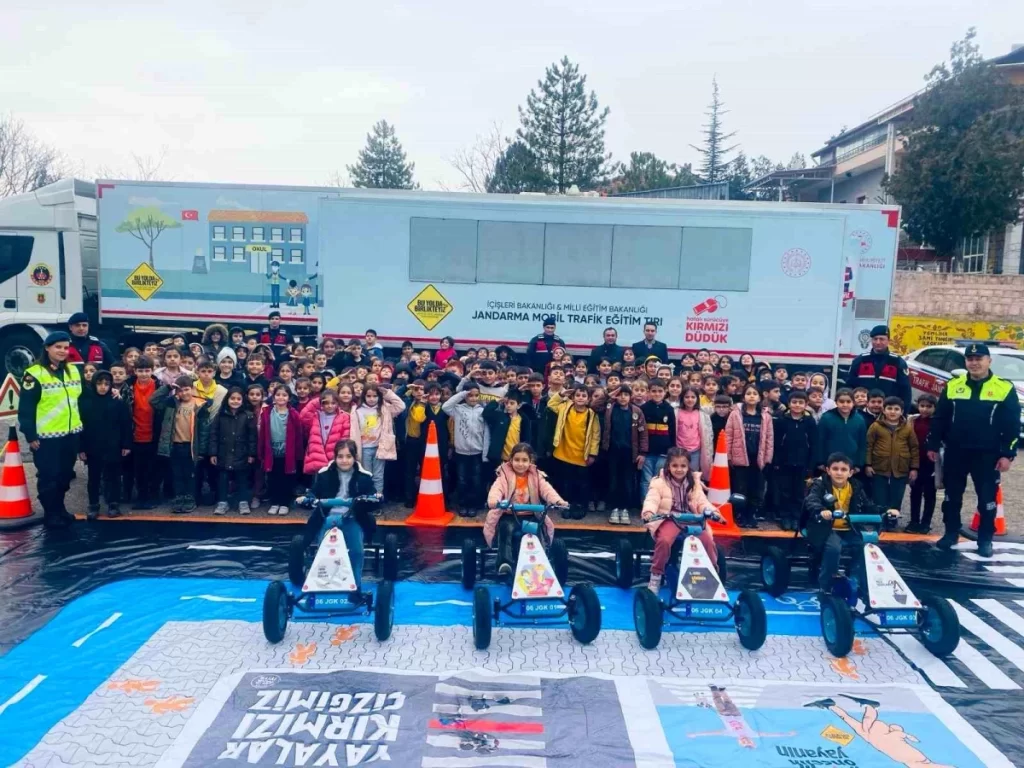 Jandarmadan Öğrencilere  Mobil Trafik Eğitimi