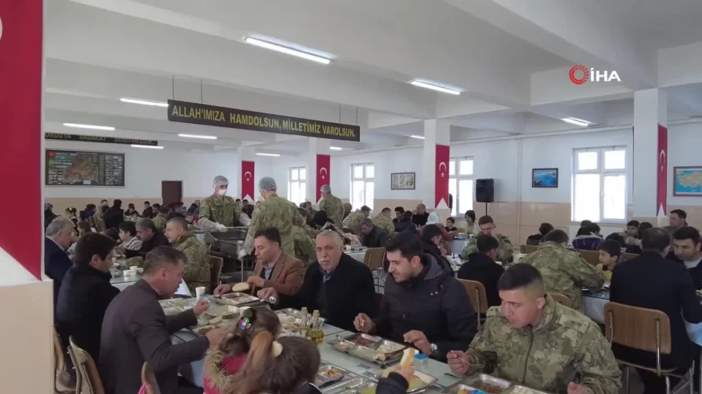 Şehit aileleri ve gaziler onuruna yemek verildi