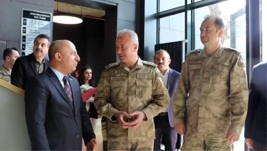 İl Jandarma Komutanlığı’ndan Hüseyin Güntaş Kütüphanesine 5 Bin Kitap Bağışı