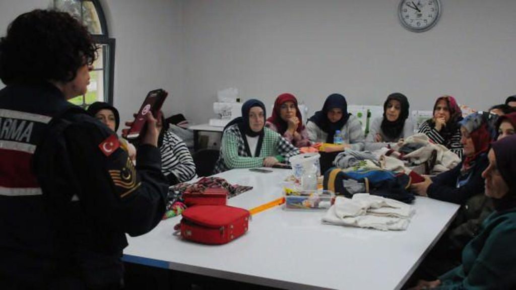 Jandarma, aile içi şiddetle mücadeleye karşı 150 bin kişiye eğitim verecek