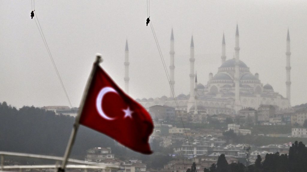 Kadın komandolar, 15 Temmuz Şehitler Köprüsü’nden halatla indi