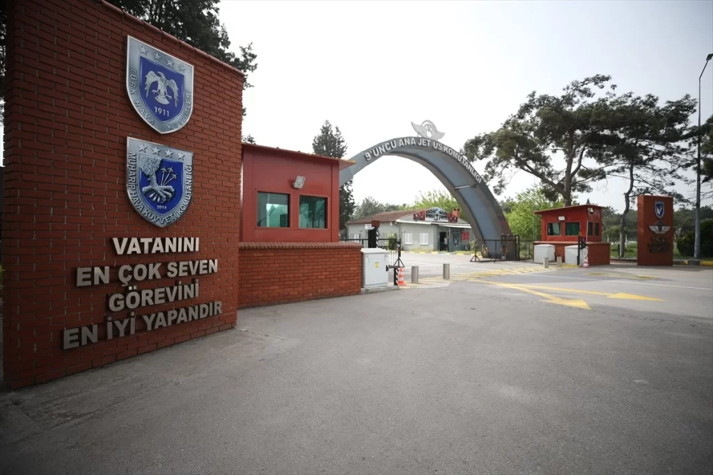 9’uncu Ana Jet Üs Komutanlığı, Türk havacılığına hizmet ediyor
