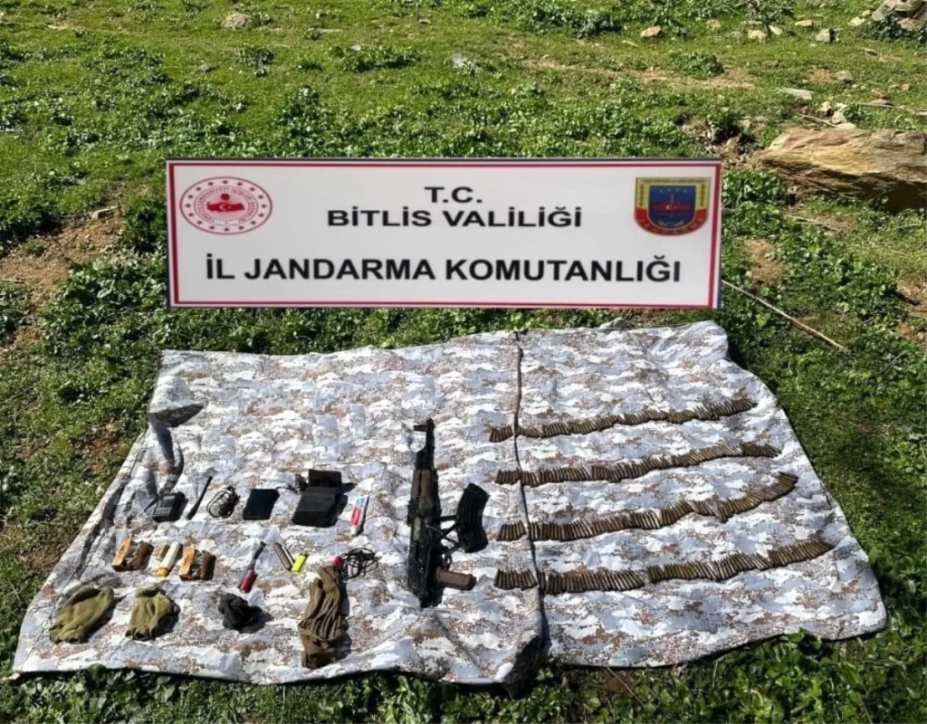 İl Jandarma Komutanlığının  PKK Operasyonunda Silah ve Mühimmat Ele Geçirildi