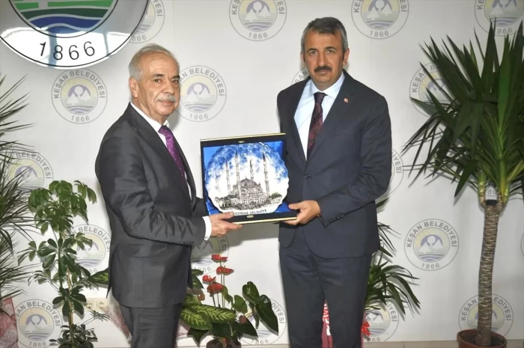 Vali Yunus Sezer, şehit Astsubay Kıdemli Başçavuşumuz İbrahim Dönmez’in ailesini ziyaret