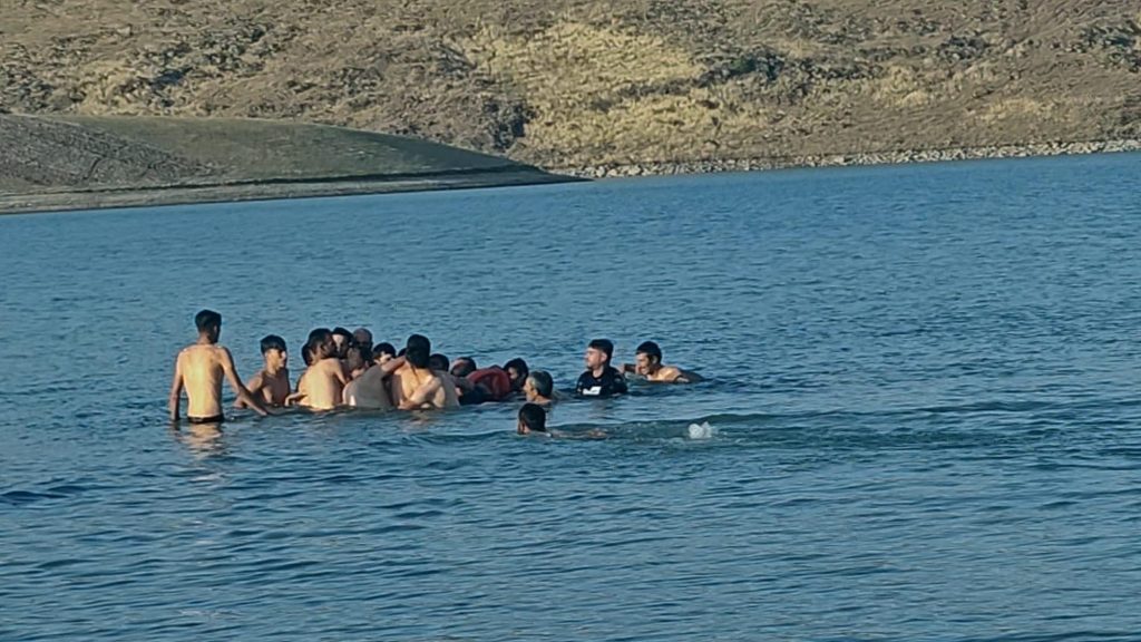 Baraja giren çocuk ve onu kurtarmaya çalışan 4 kişi boğularak hayatını kaybetti!