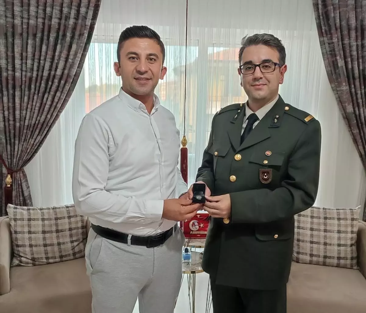 Gazi Uzman Çavuş’a Rozet Takdim Edildi