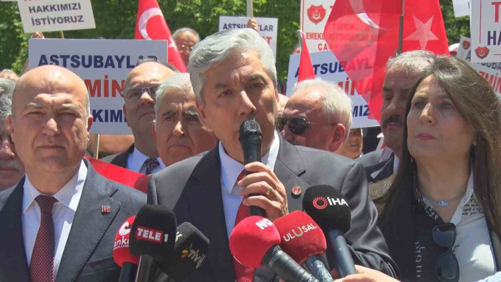 Emekli astsubaylar Savunma Bakanlığı önünde toplandı: Hakkımızı istiyoruz!