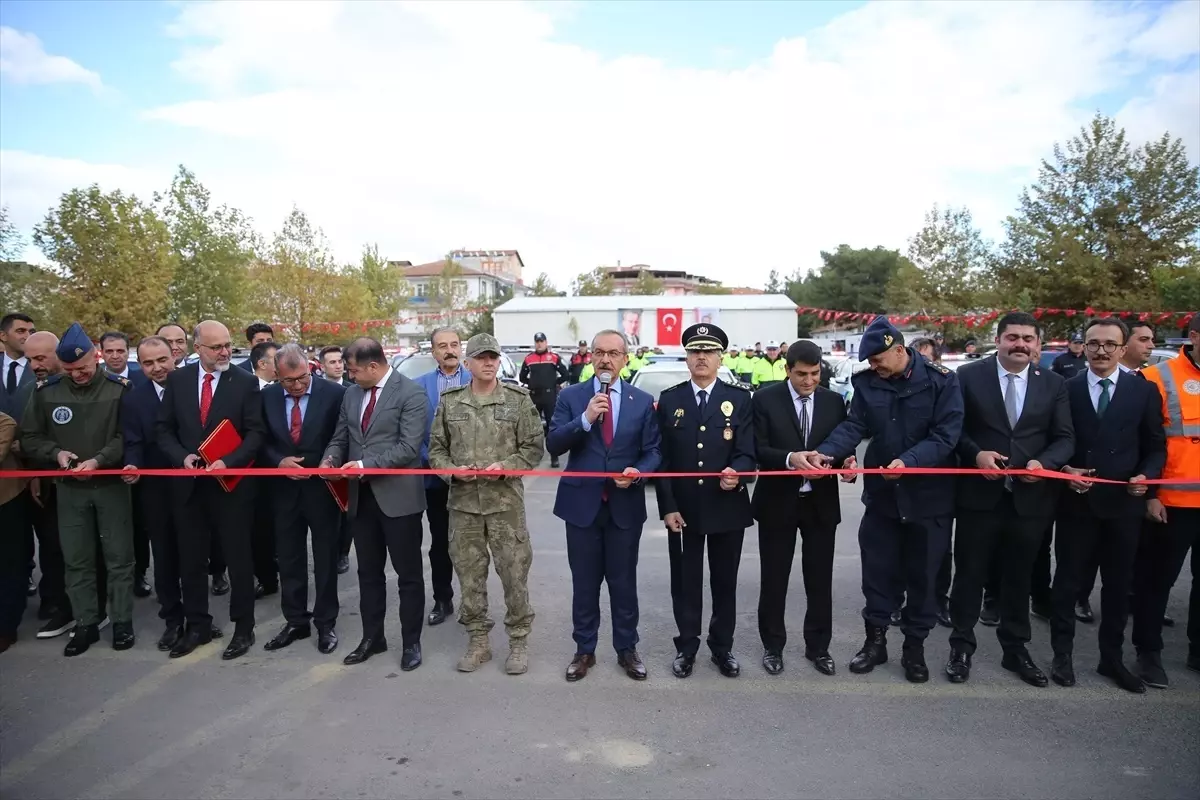 Emniyet ve jandarma teşkilatına 80 araç teslim edildi