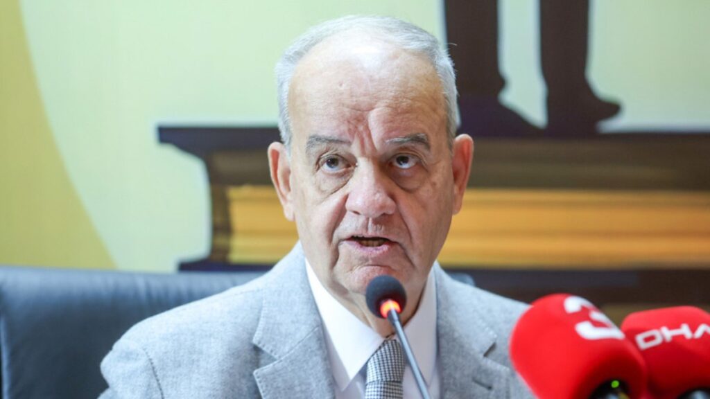 İLKER BAŞBUĞ’A FUARDA SERT TEPKİ! ‘ÇOCUK GİBİ AĞLADINIZ…’