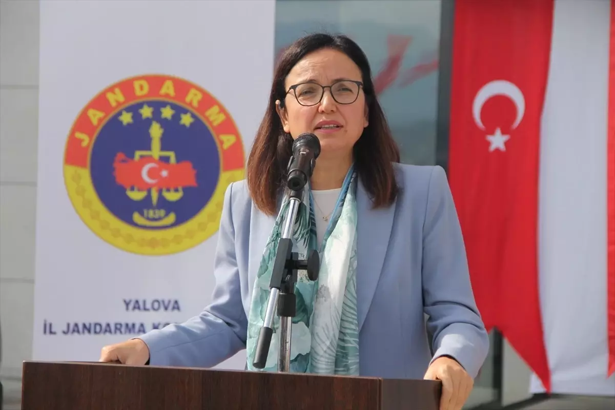 Vali Hülya KAYA Polis ve Jandarmaya teslim edilen araçlar için düzenlenen törende konuştu