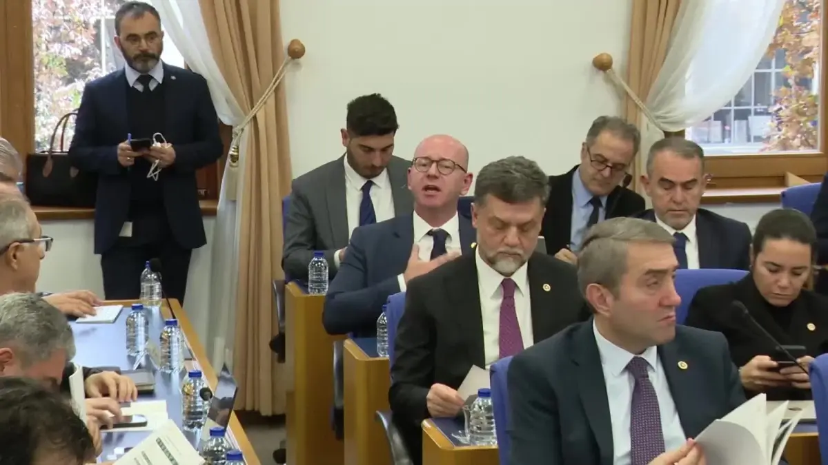 CHP’li Vekilden Bakan’a Teğmen Tepkisi! Bakan Güler salonu Terk Etti!