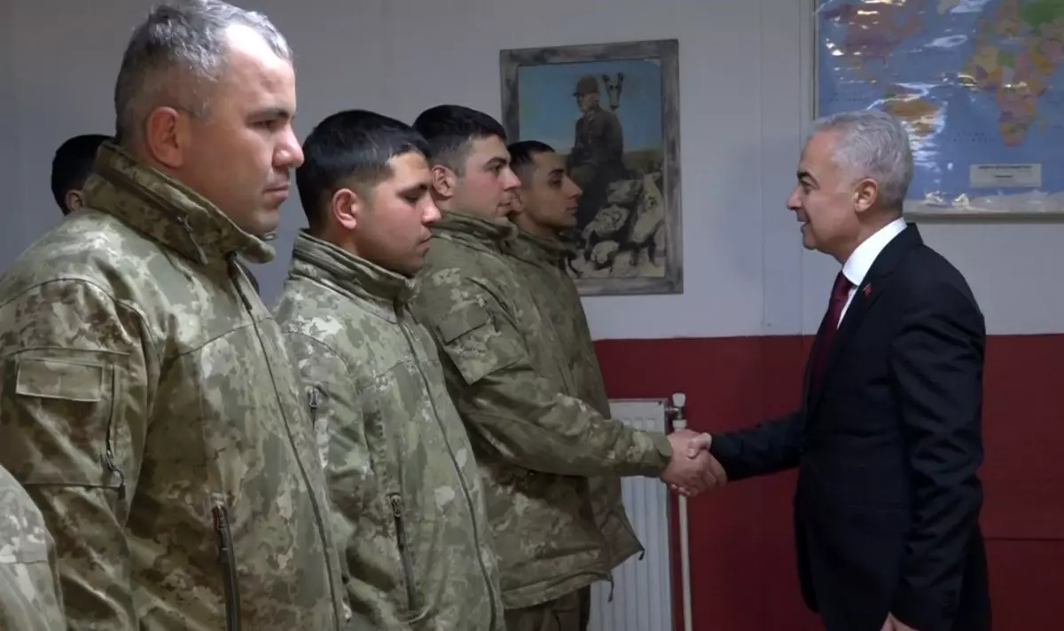 Vali Uğur Turan, Sınır Kartallarını Ziyaret Etti