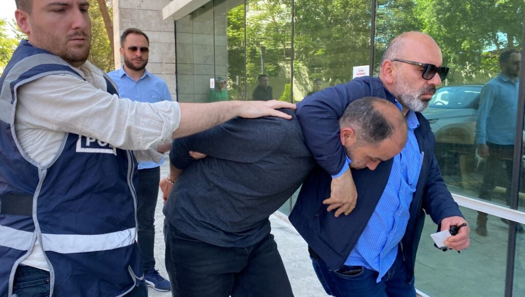 ESKİ UZMAN ÇAVUŞ VE ARKADAŞINA ZABITA MEMURUNU ÖLDÜRMEKTEN MÜEBBET HAPİS CEZASI