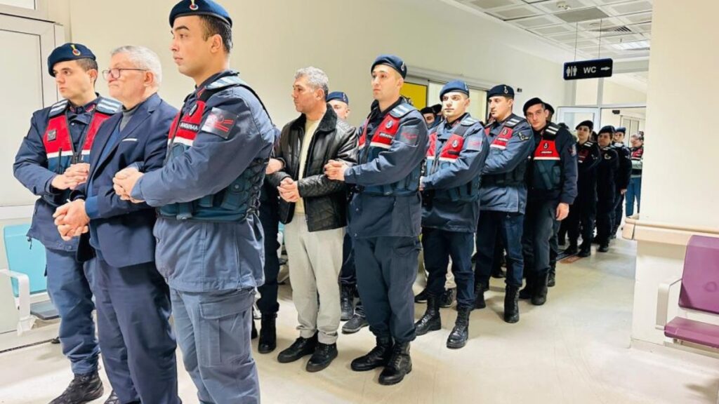 Kamuda işe aldıracağız vaadiyle 212 kişiyi dolandırdılar! Jandarma Yakaladı