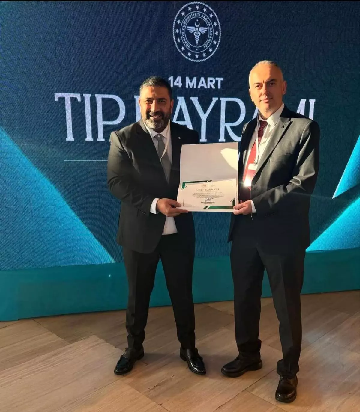 Uzman Çavuşumuzun inanılmaz kurtuluşuna imza atan doktora Sağlık Bakanlığı’ndan ödül