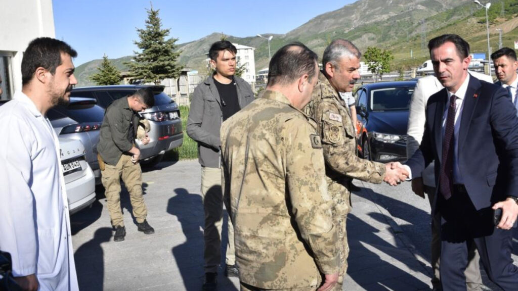 Polis aracı kaza yaptı: 2 yaralı