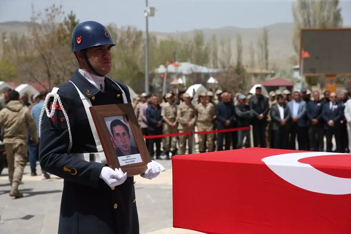 Şehit Güvenlik Korucumuz Davut Şafak Van’da Defnedildi