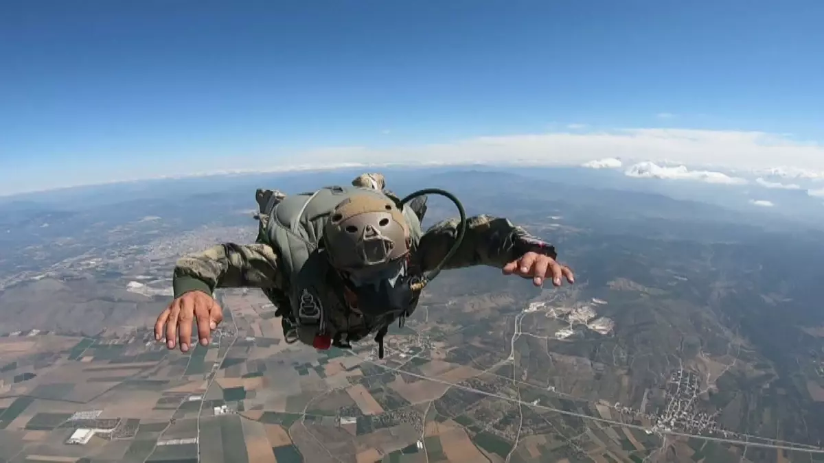 TSK’da Paraşüt Eğitimi Başladı! Gönüllü Subay ve Astsubaylar…