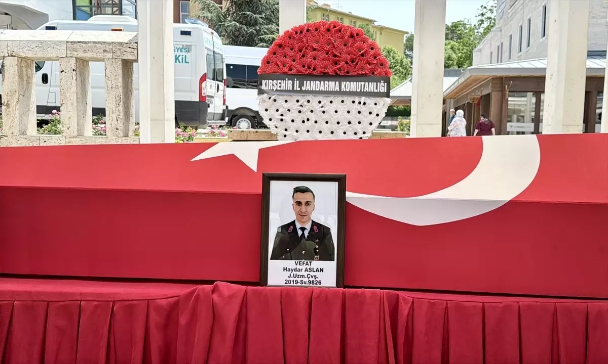 JANDARMA UZMAN ÇAVUŞ HAYDAR ASLAN, SON YOLCULUĞUNA UĞURLANDI