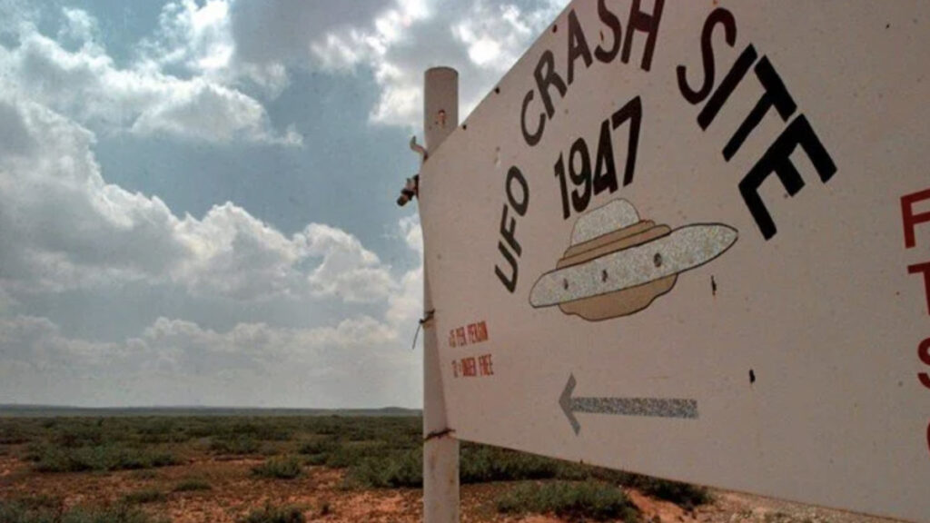 Pentagon’un UFO sırrı ifşa oldu: Gizli silah programlarını gizliyorlarmış