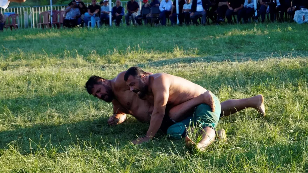 ŞEHİT TÜMGENERALİMİZ İÇİN KARAKUCAK GÜREŞLERİ DÜZENLENDİ