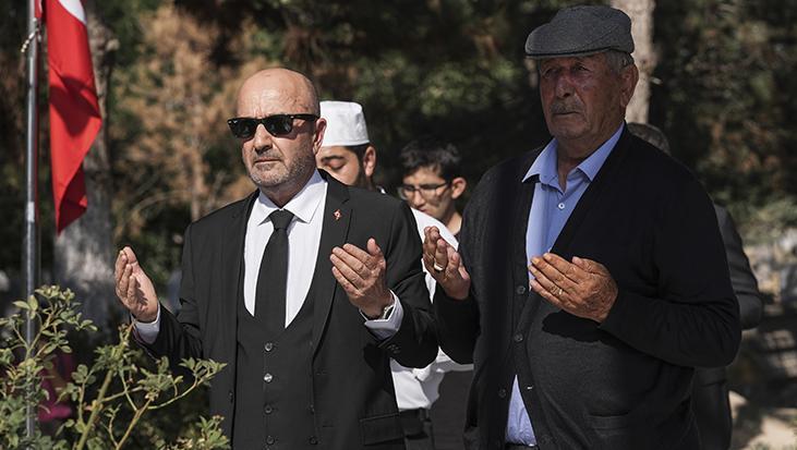 EMEKLİ KORGENERAL ZEKAİ AKSAKALLI, ŞEHİT ÖMER HALİSDEMİR’İN MEZARINI ZİYARET ETTİ