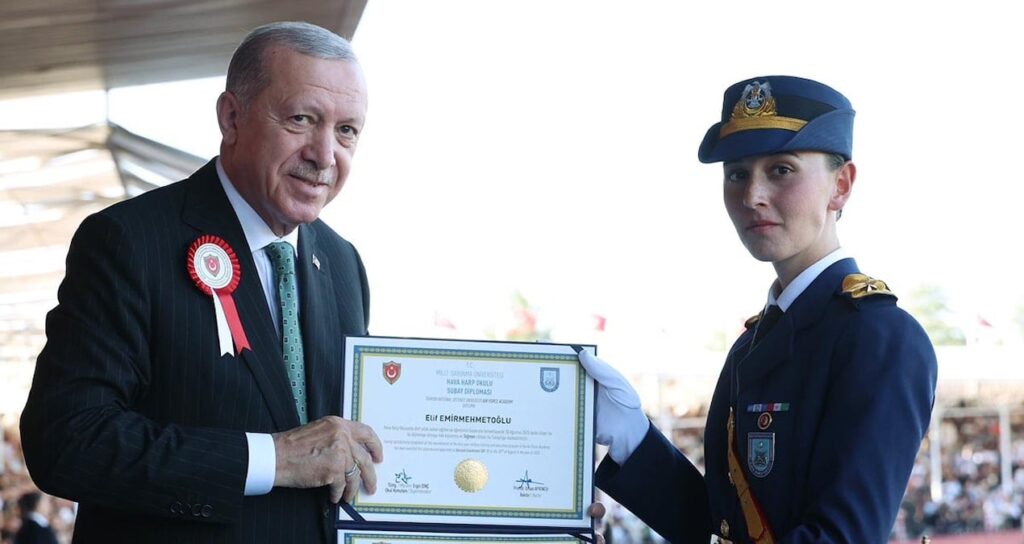 HAVA HARP OKULU DEVRE BİRİNCİSİ BU YIL DA KADIN TEĞMEN OLDU