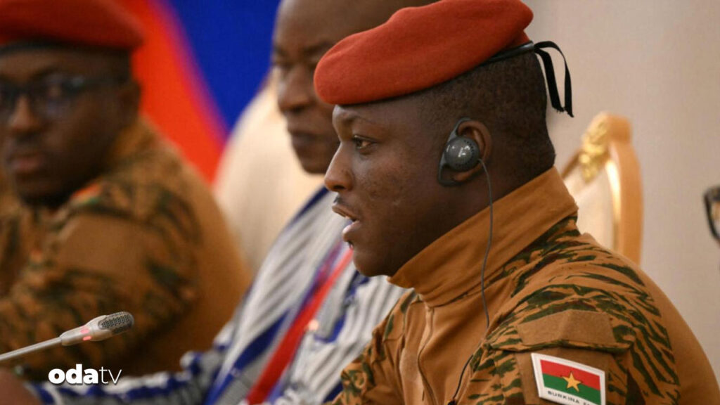 O ÜLKEDE ASKERİ YÖNETİM EŞCİNSELLİĞİ YASAKLANDI