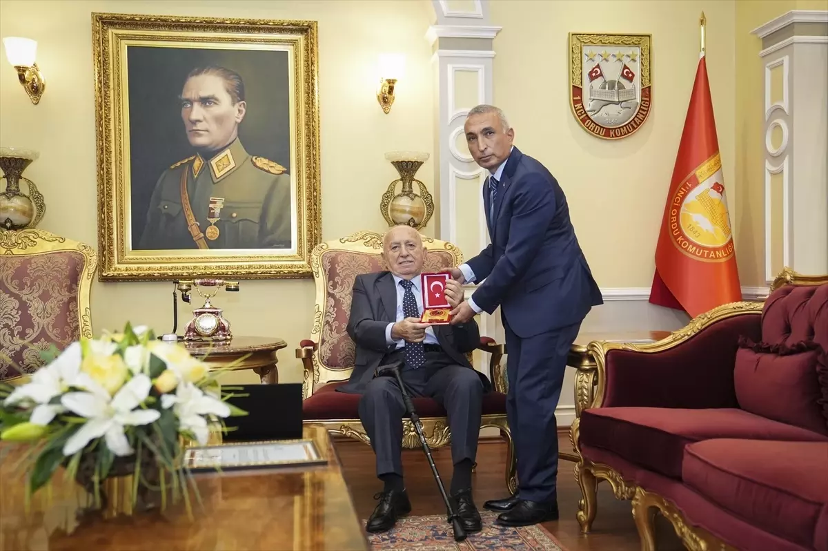 İŞ İNSANI İSMET ACAR, TSK DAYANIŞMA VAKFINA 12 DAİRE BAĞIŞLADI