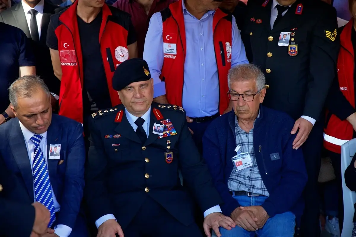 ŞEHİT JANDARMA ASTSUBAYIMIZ GÖZYAŞLARIYLA TOPRAĞA VERİLDİ