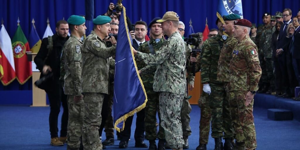 TÜRKİYE KOSOVA’DA NATO KOMUTASINI ALDI