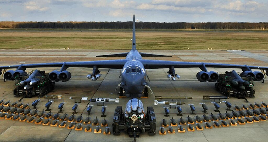 ABD’NİN DEV BOMBARDIMAN UÇAĞI VENEZUELA SEMALARINDA: BOMBARDIMAN YAKIN MI?