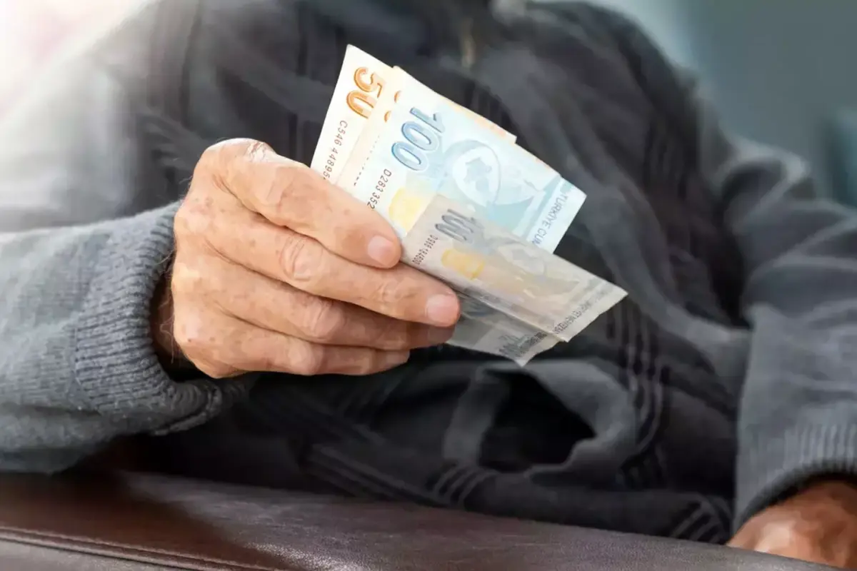 EMEKLİ MAAŞLARINDAN KESİNTİ DÖNEMİ BAŞLIYOR! İŞTE ETKİLENECEK KESİM
