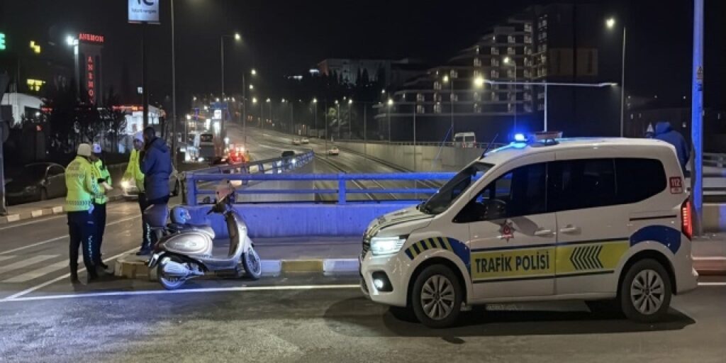 MOTOSİKLET KAZASINDA JANDARMA ASTSUBAY AĞIR YARALANDI