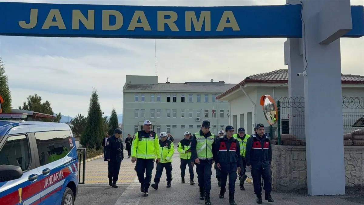 ÖZEL ÖĞRENCİLERDEN JANDARMA İLE TRAFİK DENETİMİ