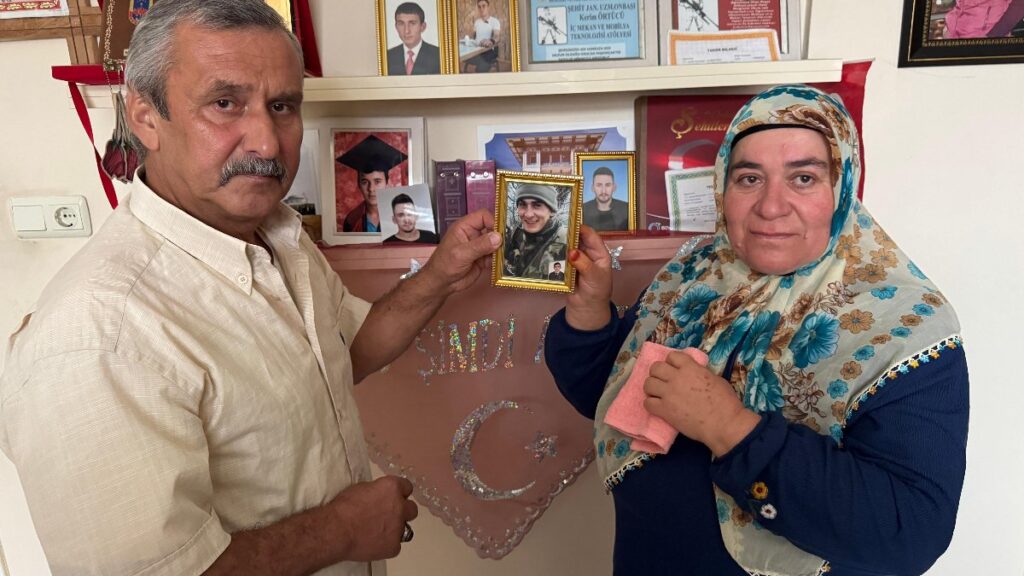 ŞEHİT OLAN EVLATLARI İÇİN ANI ODASI YAPTILAR