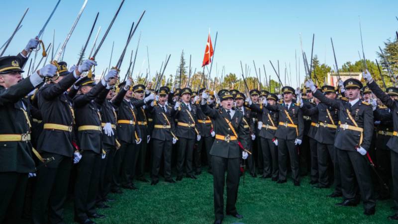 TEĞMEN EBRU EROĞLU’NDAN GAZETECİ SAYGI ÖZTÜRK’E TELEFON: KİTABINDAN KENDİSİYLE İLGİLİ YERLERİN ‘GERÇEĞİ YANSITMADIĞI’ İÇİN ÇIKARILMASINI İSTEDİ