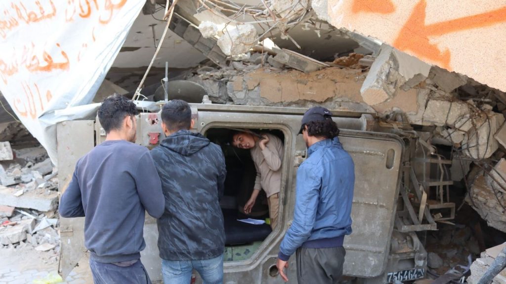 ZIRHLI ARACI ŞARJ İSTASYONUNA ÇEVİRDİ