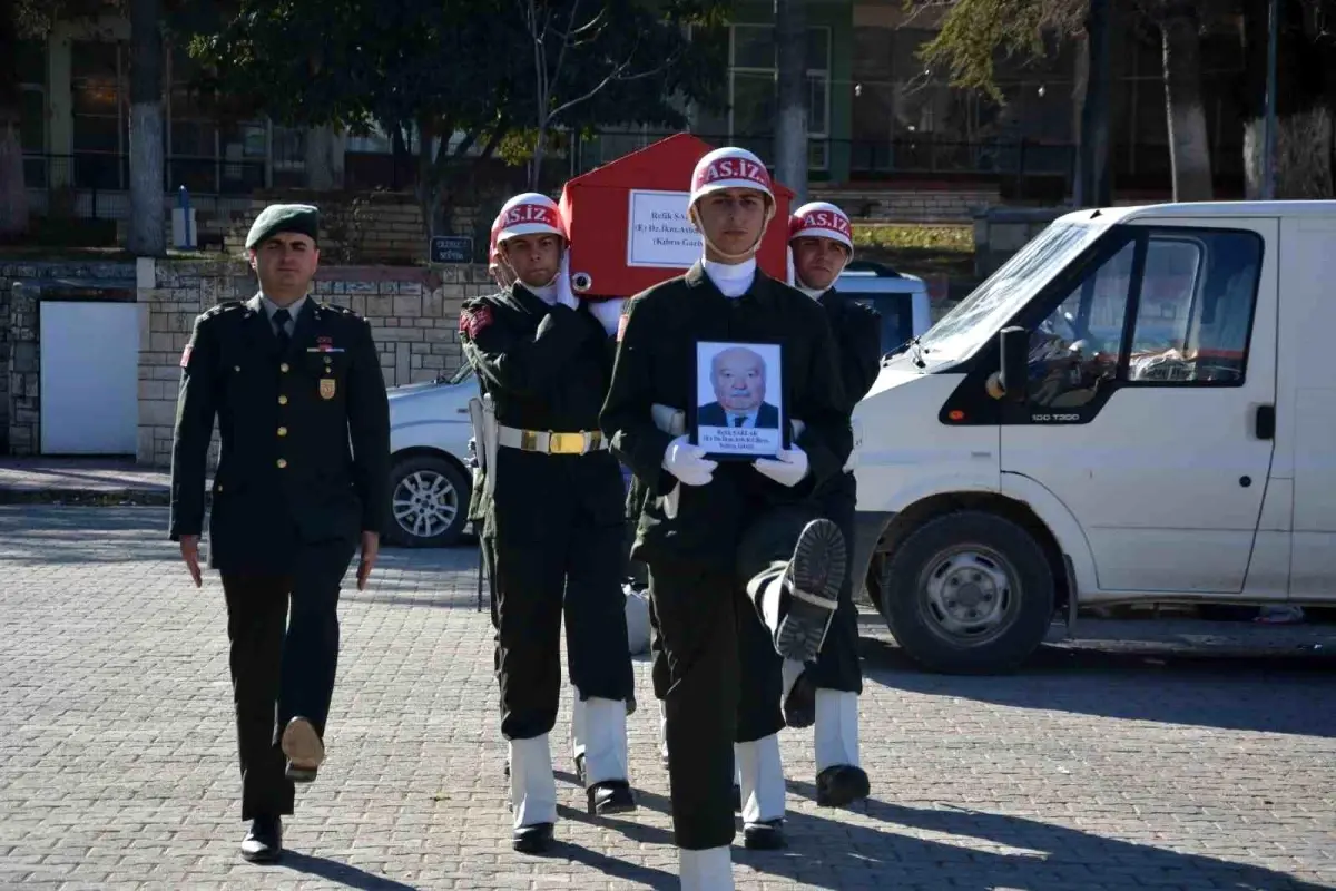 GAZİ EMEKLİ ASTSUBAYIMIZ REFİK ŞARLAK ASKERİ TÖRENLE SON YOLCULUĞUNA UĞURLANDI