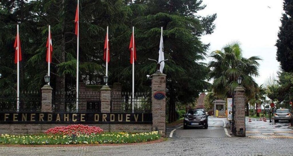 ‘ORDUEVİNE GİRİŞ YASAĞI ELEŞTİRİYİ BASTIRMAK İÇİN’