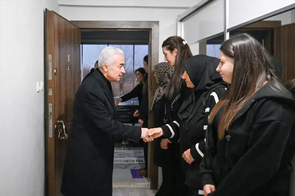 VALİ TURAN, ŞEHİT AİLESİNE ZİYARETTE BULUNDU