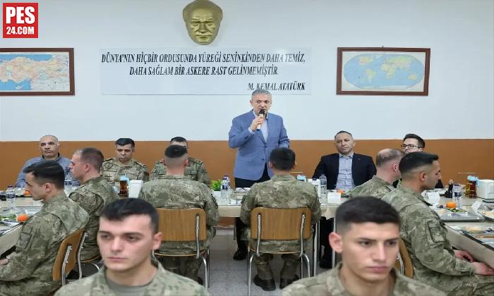 BÜYÜKŞEHİR BELEDİYE BAŞKAN VEKİLİ ASKERLERLE İFTAR YAPTI