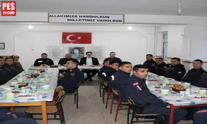 KAYMAKAMI ESKİMEZ VE BELEDİYE BAŞKANI İLBEY, JANDARMAYLA İFTARDA BİR ARAYA GELDİ