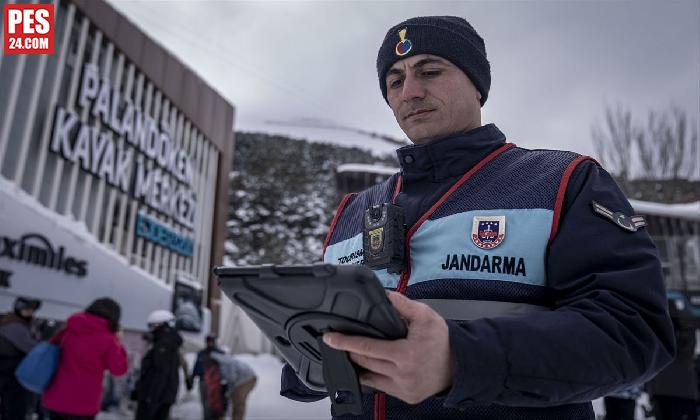 JAK VE TURİZM JANDARMASI PALANDÖKEN’DE KAYAK GÜVENLİĞİ İÇİN YOĞUN MESAİ YAPIYOR